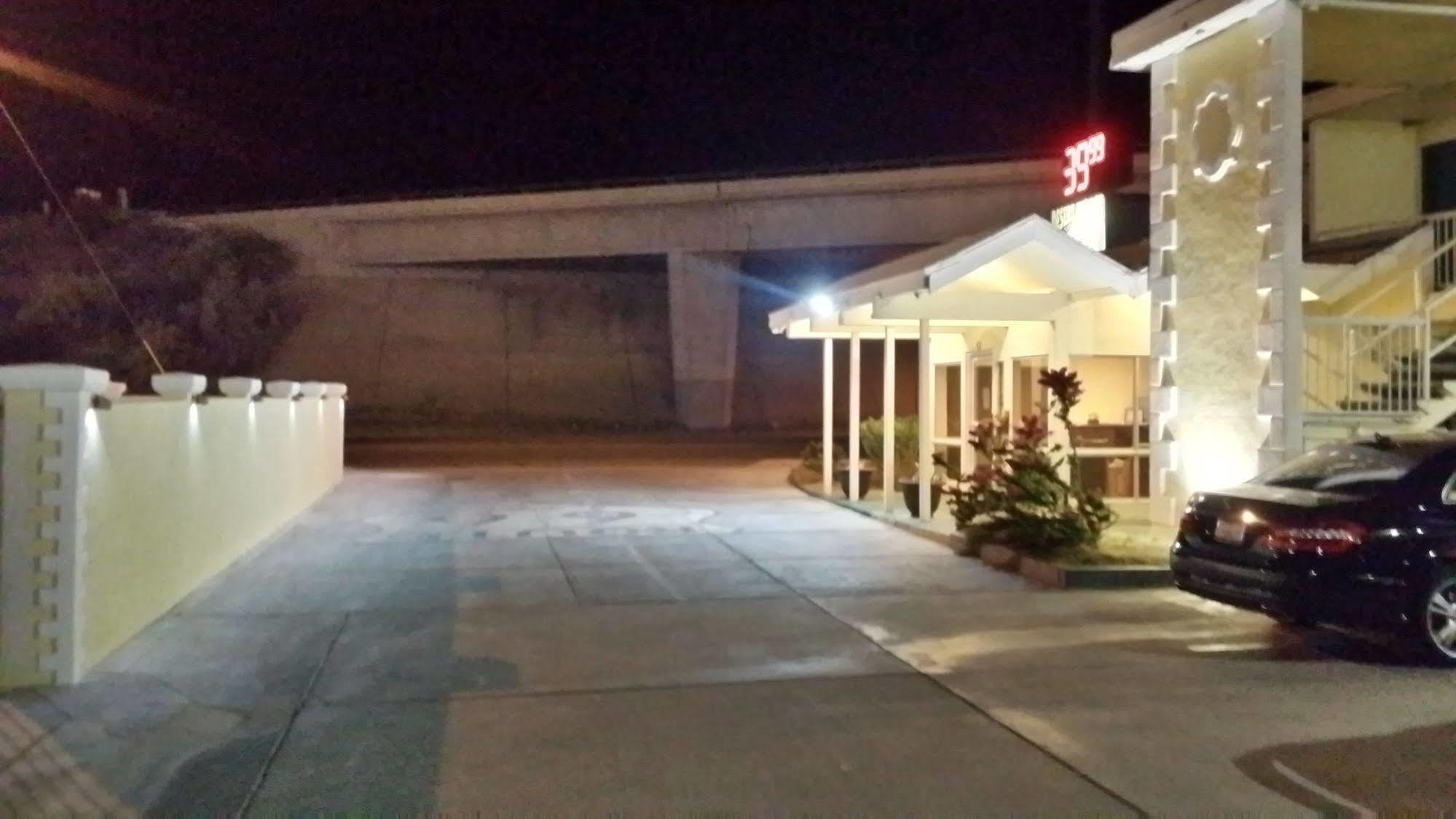 Desert Mirage Inn & Suites Needles Exterior photo